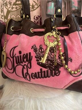 RARE Vintage 2010 Juicy Couture Bubblegum Pink Terry Daydreamer Bag Key Charm